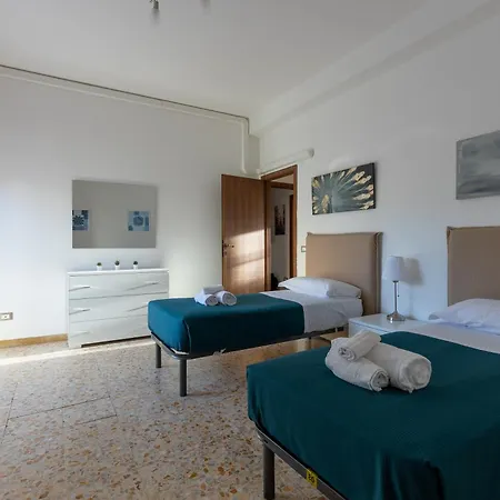 Guesthost - Quiet And Bright Flats With Balcony * بيزا