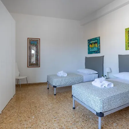 Quiet And Bright Flats With Balcony Apartamento Pisa