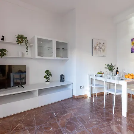 Quiet And Bright Flats With Balcony * Πίζα