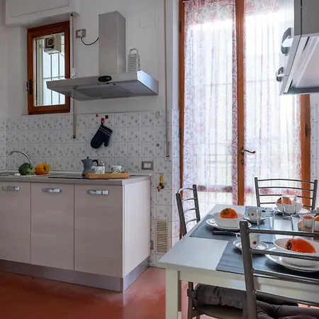 Quiet And Bright Flats With Balcony Pisa
