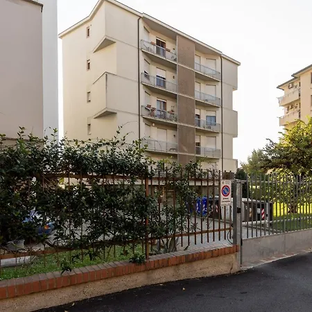 Lägenhet Guesthost - Quiet And Bright Flats With Balcony Pisa