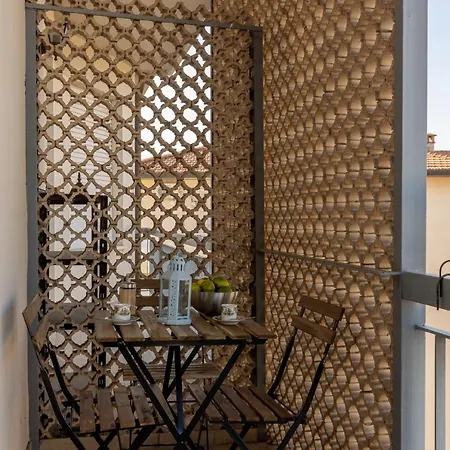 Lägenhet Guesthost - Quiet And Bright Flats With Balcony Pisa