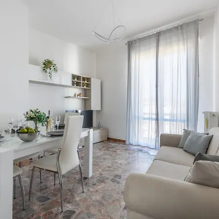 Apartament Guesthost - Quiet And Bright Flats With Balcony Piza