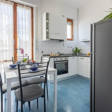 Guesthost - Quiet And Bright Flats With Balcony Piza