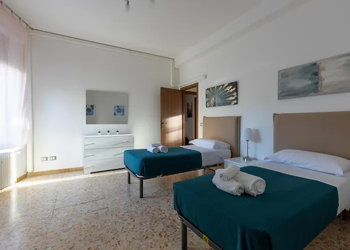 Guesthost - Quiet And Bright Flats With Balcony * Pisa